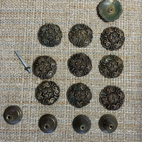 Drawer pull knobs - Picture 3 of 4